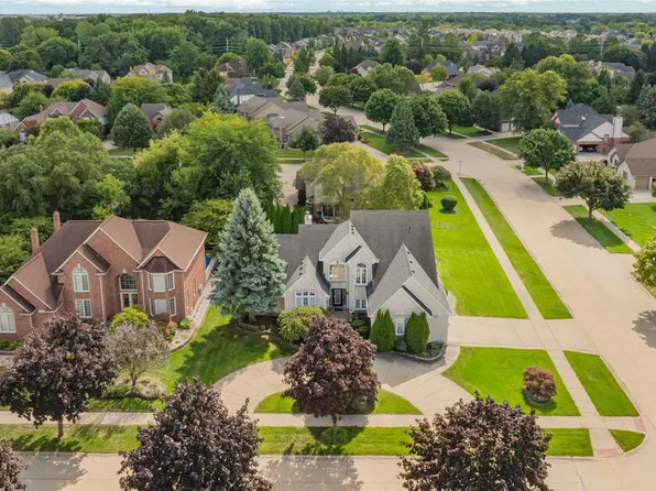 4830 Homestead Dr, Sterling Heights, MI 48314