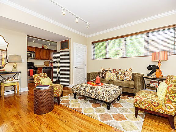 4th image of 6612 N Ashland Ave APT 3