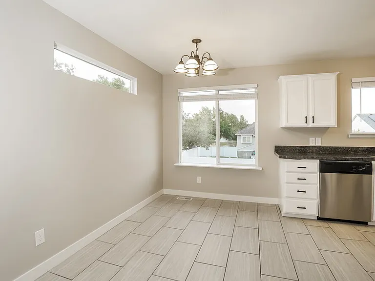 1922 W Quarter Horse Ave — Photo 6