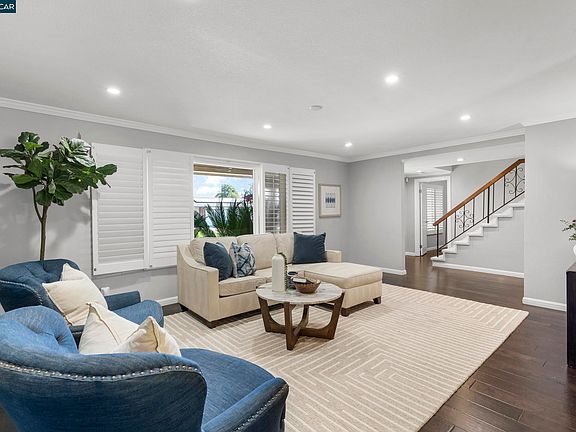 5th image of 583 Santander Dr