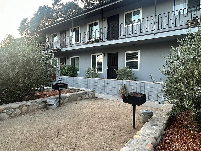 305 N Signal St #2 — Photo 1