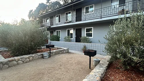 305 N Signal St #2 Photo 1