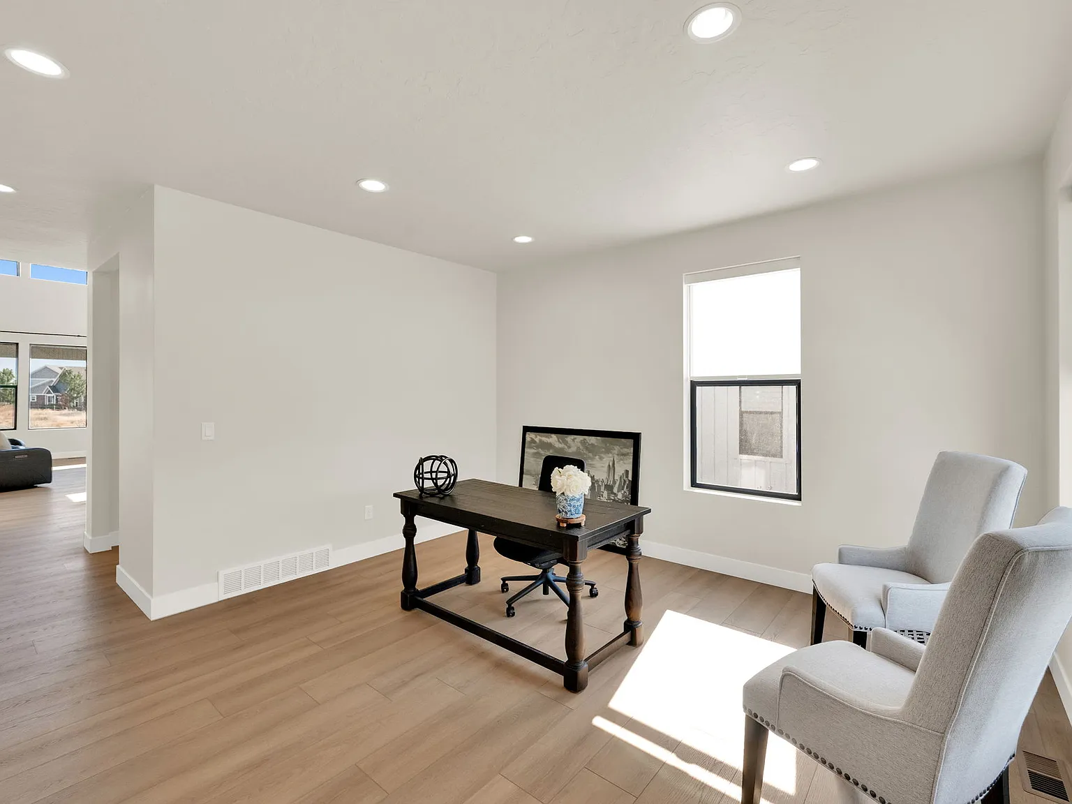4 bed, 4204 sqft, $4,400 — Photo 3