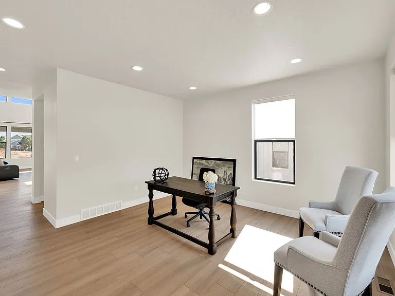 2832 E Hayloft Ln — Photo 3