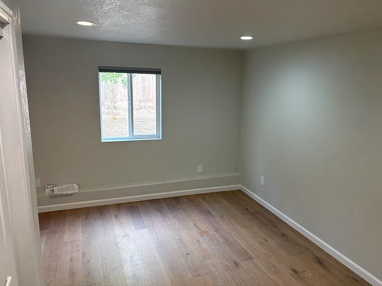 Downstairs rear bedroom