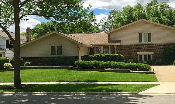 2nd image of 3020 N Wilshire Ln