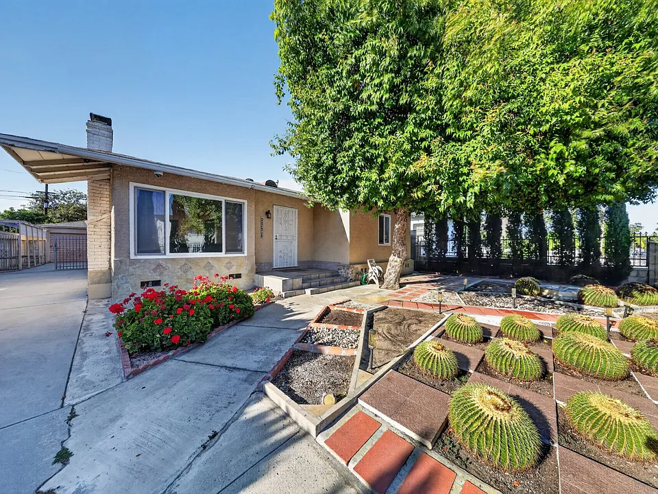 11407 Delano St