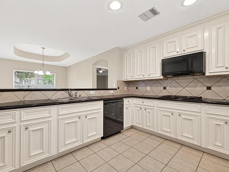 127 Monterrey Rd W — Photo 20