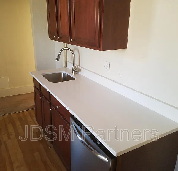1260 Vine St #4 — Photo 8