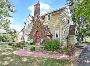 7593 Columbia Rd, Olmsted Falls, OH 44138