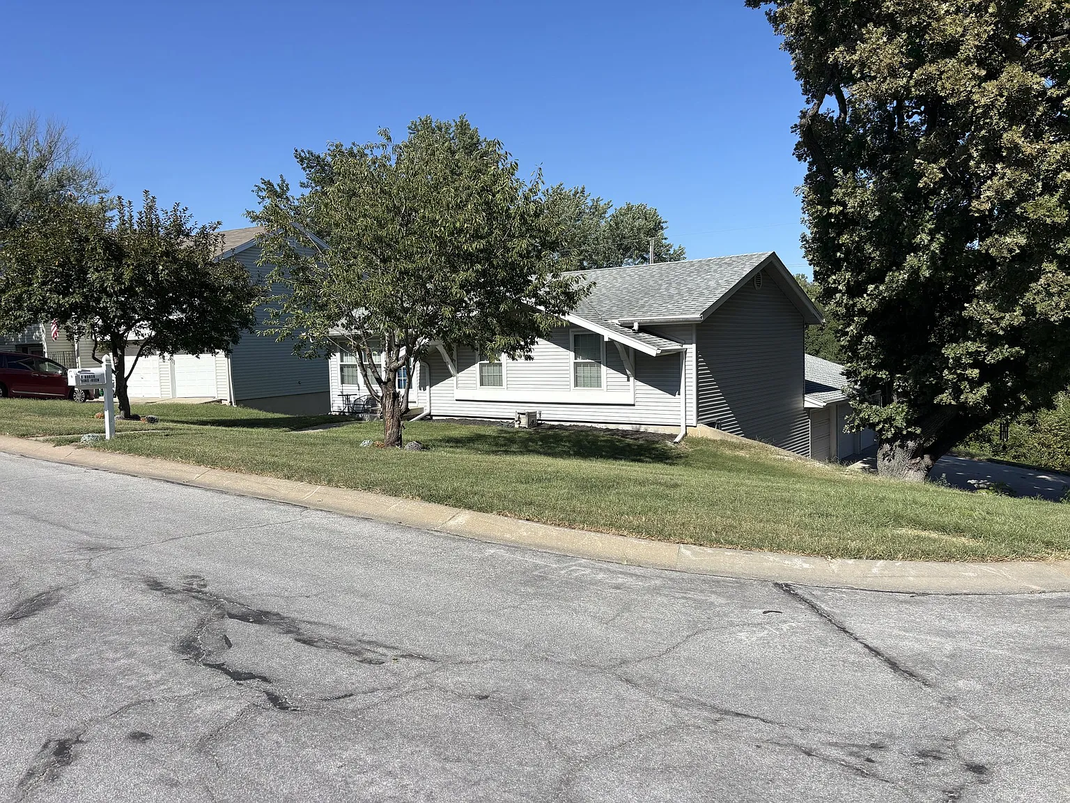 3 bed, 1800 sqft, $2,700 — Photo 2