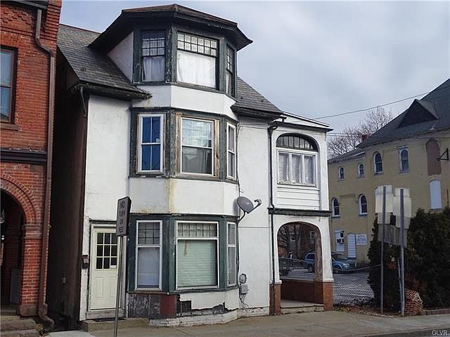 2nd image of 49 Market St