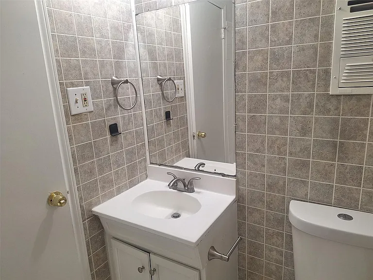 6005 Barry Dr — Photo 22