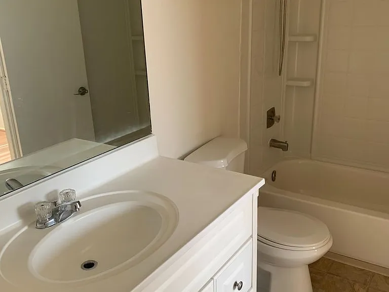 958 E Avenue Q #12 — Photo 8