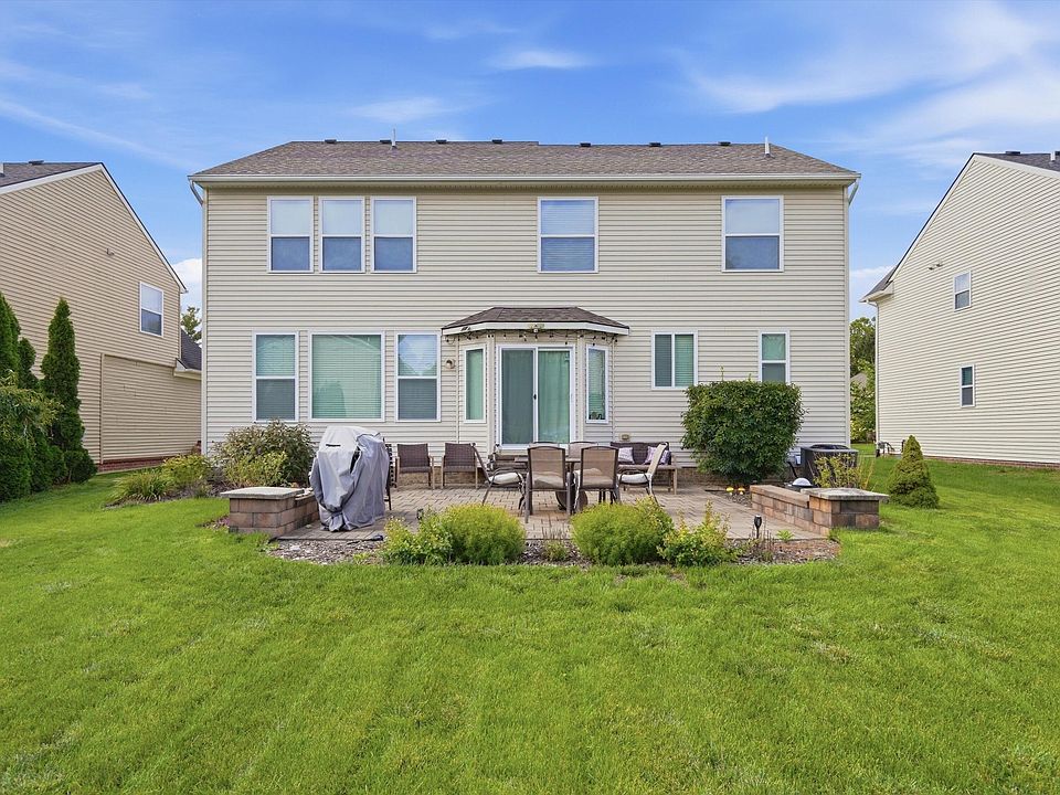 21222 Laurelwood Ct, photo 3