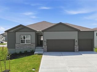 1921 SW Hightown Dr, Lees Summit, MO 64082