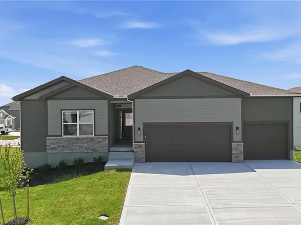 1921 SW Hightown Dr, Lees Summit, MO 64082