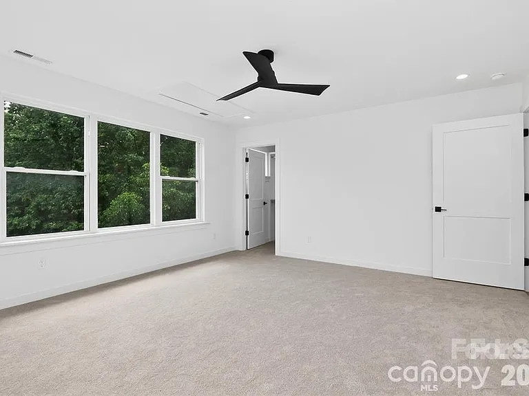 2716 Baltimore Ave — Photo 22