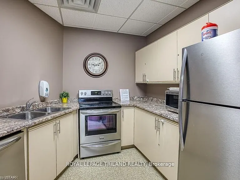 744 Wonderland Rd S #1208 — Photo 24