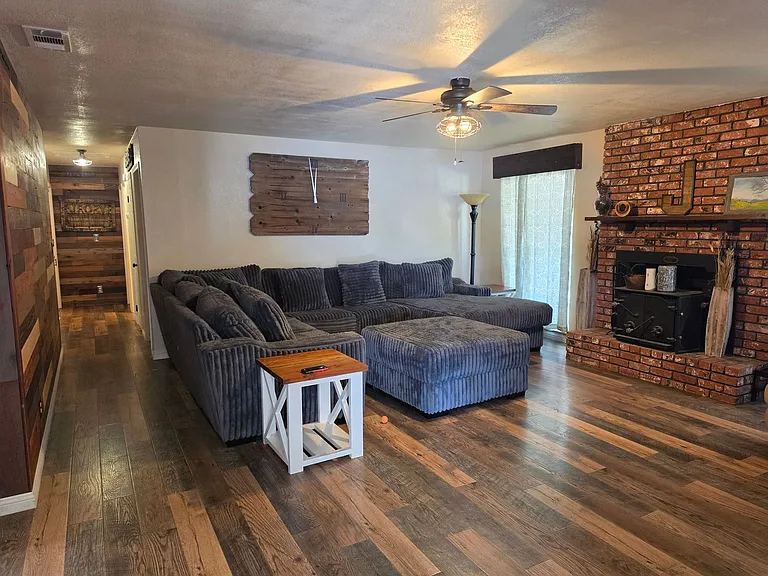 1110 E Rose Ct — Photo 3