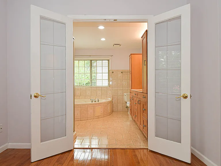 819 Renee Ln — Photo 29