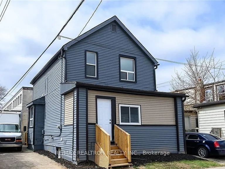 31 Greenaway Ave — Photo 1