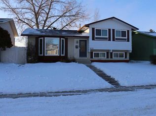 6151 E Penworth Rd SE, Calgary, AB T2A4J9