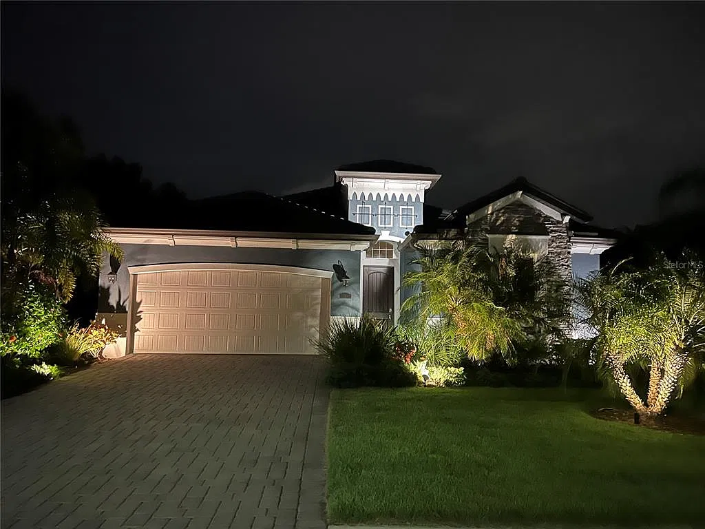 3 bed, 3.0 bath, 2024 sqft, $5,500 — Photo 2