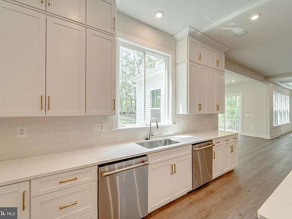 3rd image of 8701 Maple Springs Pl