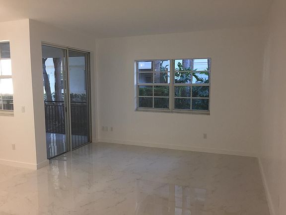 2nd image of 3135 NE 184th St APT 2105