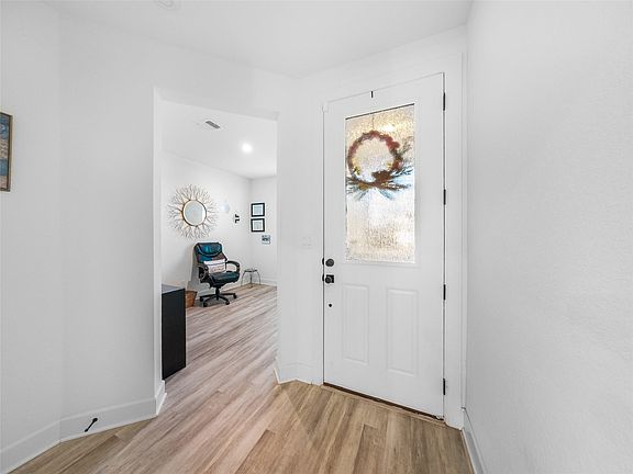 5th image of 20811 Phebe Foster St