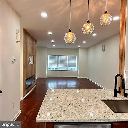 3 bed, 2.5 bath, 1848 sqft, $3,000 — Photo 3