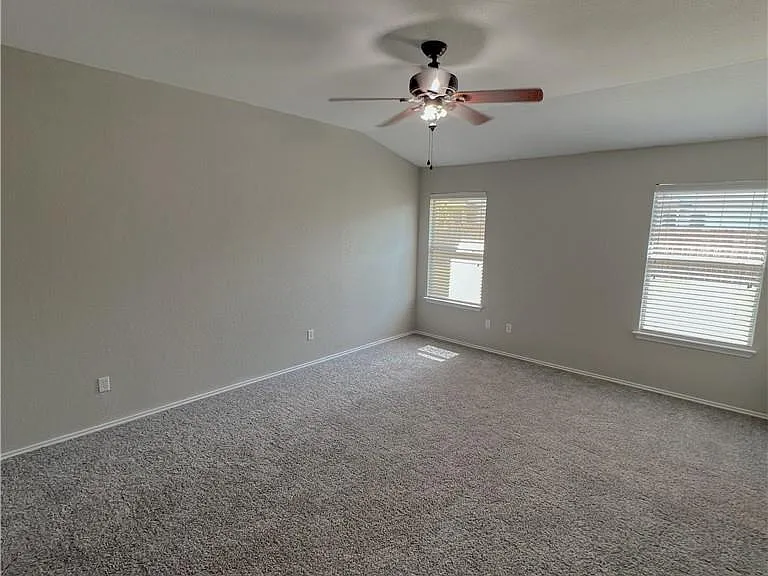 325 Altamont St — Photo 14