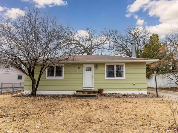 611 Baker Dr, Cedar Falls, IA 50613