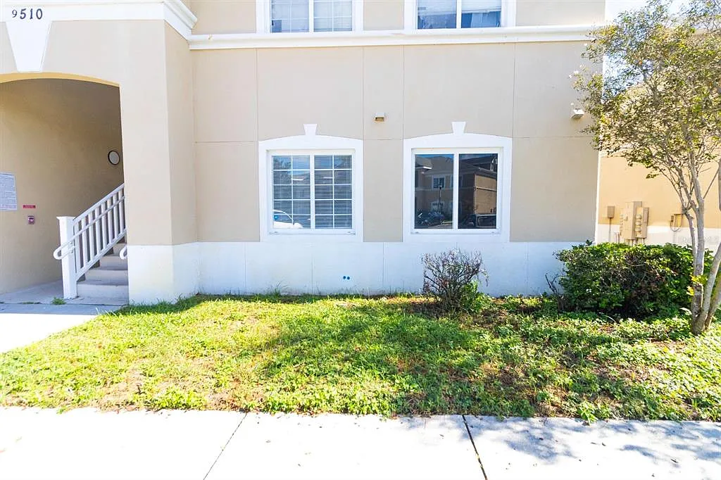 3 bed, 2.0 bath, 1151 sqft, $1,725 — Photo 1