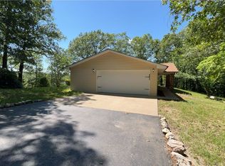 21105 Helga Ln, Saint Robert, MO 65584