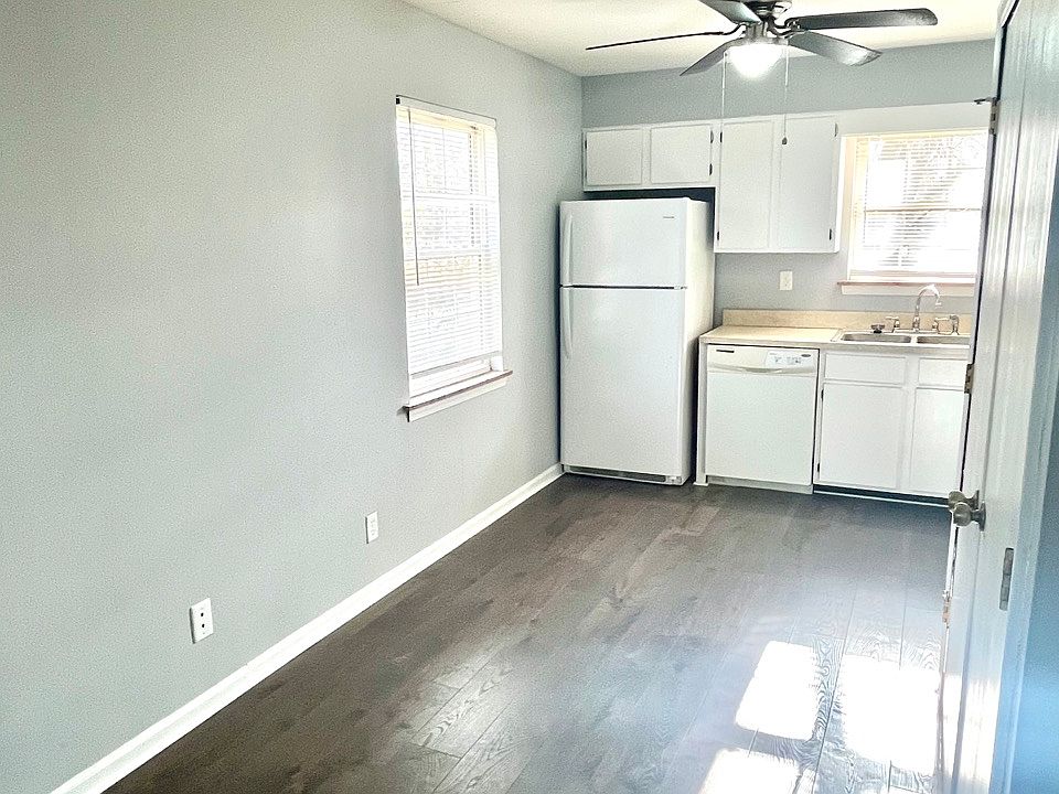 2nd image of 2650 Sunset Ln #11