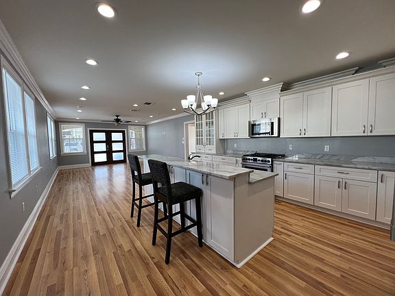 2nd image of 2632 Peniston St #A