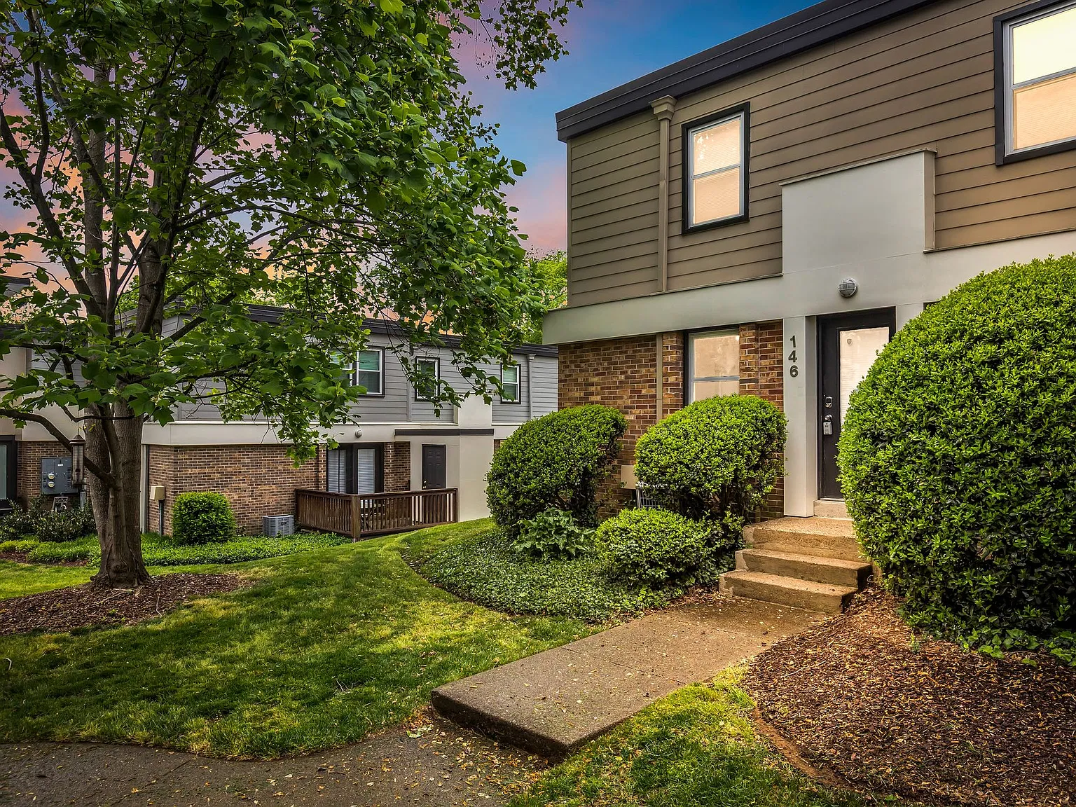2 bed, 1.5 bath, 1144 sqft, $2,100 — Photo 1