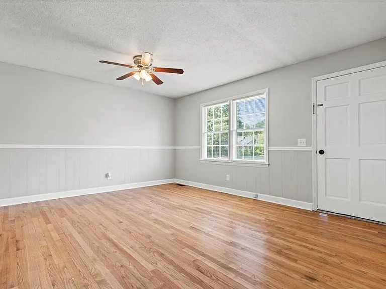 423 Sheffield Dr — Photo 16