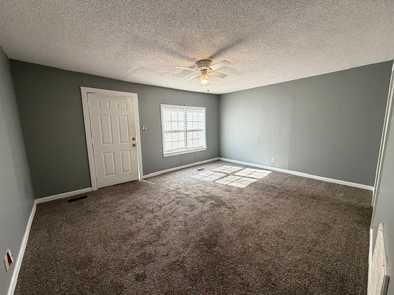 247 Dooley St NE — Photo 2