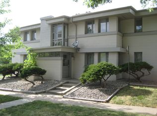 830 S 37th St, Omaha, NE 68105