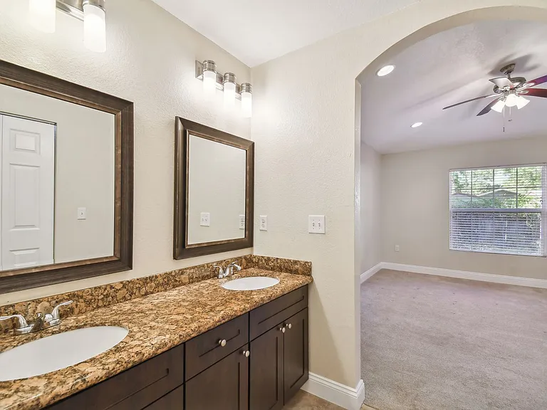 2321 W Beach St — Photo 22