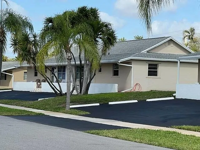 2712 Peer Ln