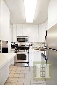 3rd image of 101 W 12th St APT 6S
