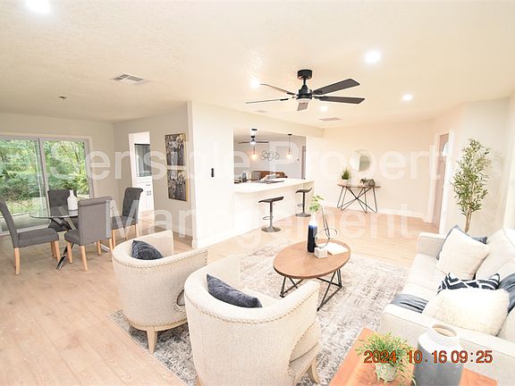 5th image of 308 N Bay Hills Blvd