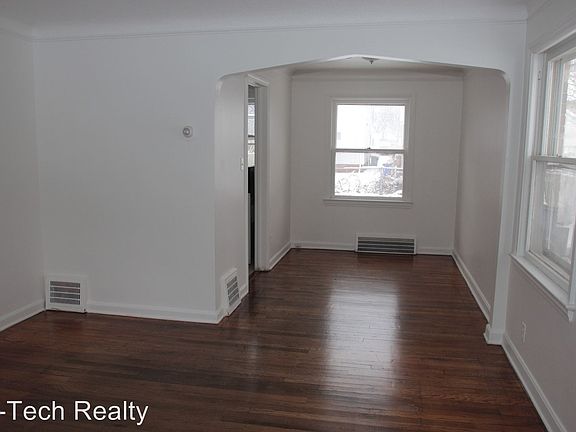 3rd image of 14210 Viola Ave