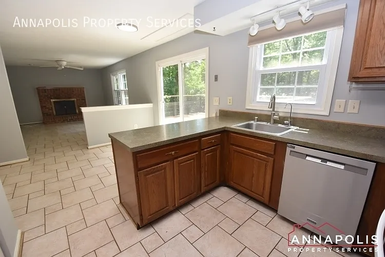 1915 Ridgewood Rd — Photo 3