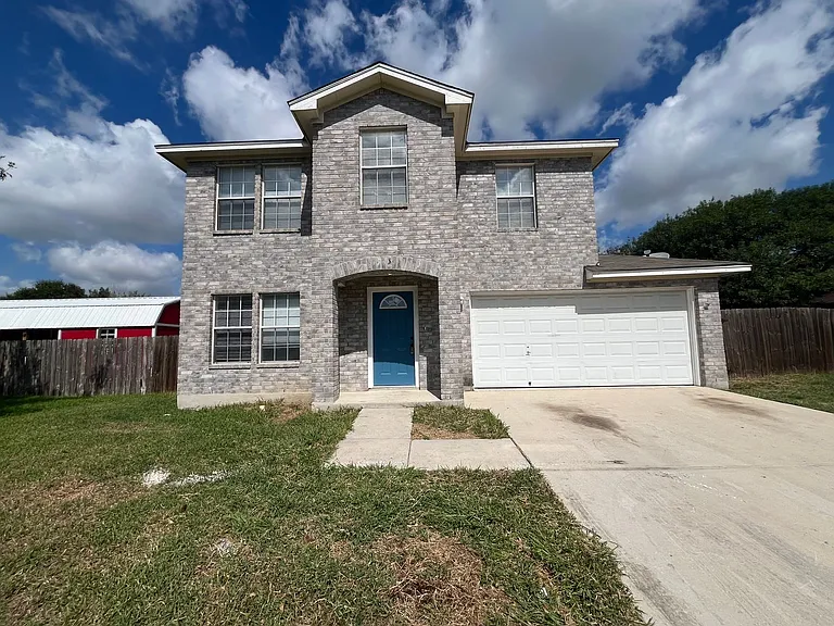 5202 Fountain Lake — Photo 1