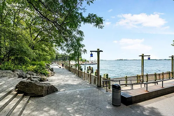 Rented by Sotheby's International Realty | media 14